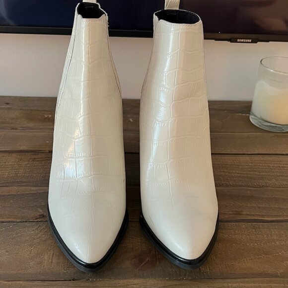 Marc Fisher White Boots 9.5 - Picture 2 of 4